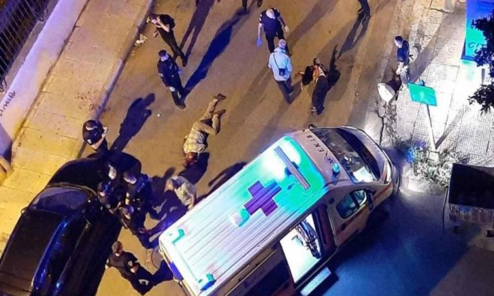 Επίθεση με τσεκούρι στην Καλλιθέα: Καρέ-καρέ η σύλληψη του δράστη